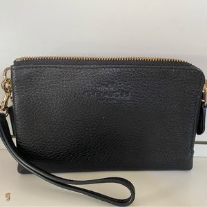 Coach wristlet 4x6 black in excellent condition